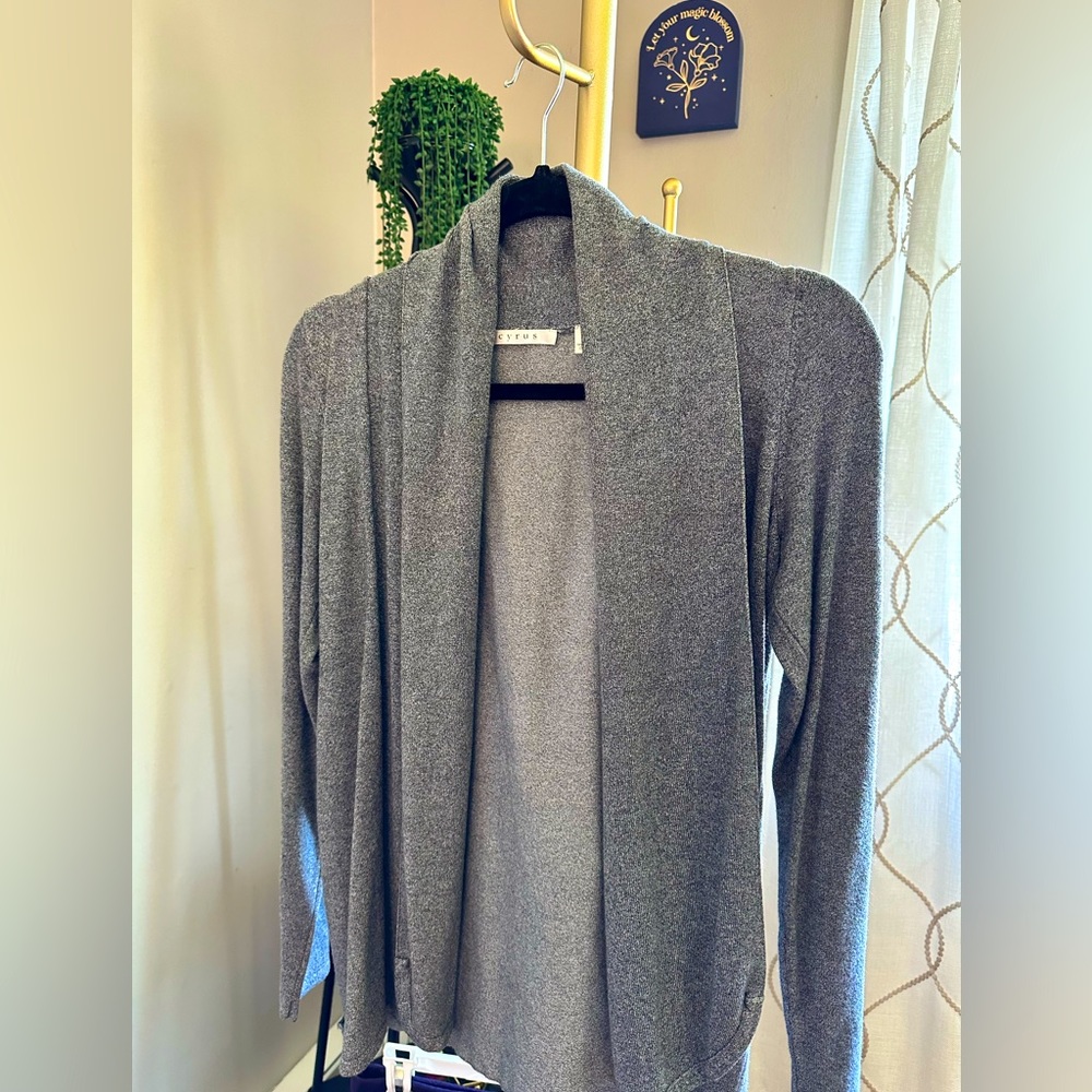 Cyrus Grey Cardigan, M, elegant and comfy. Perfect for the fall